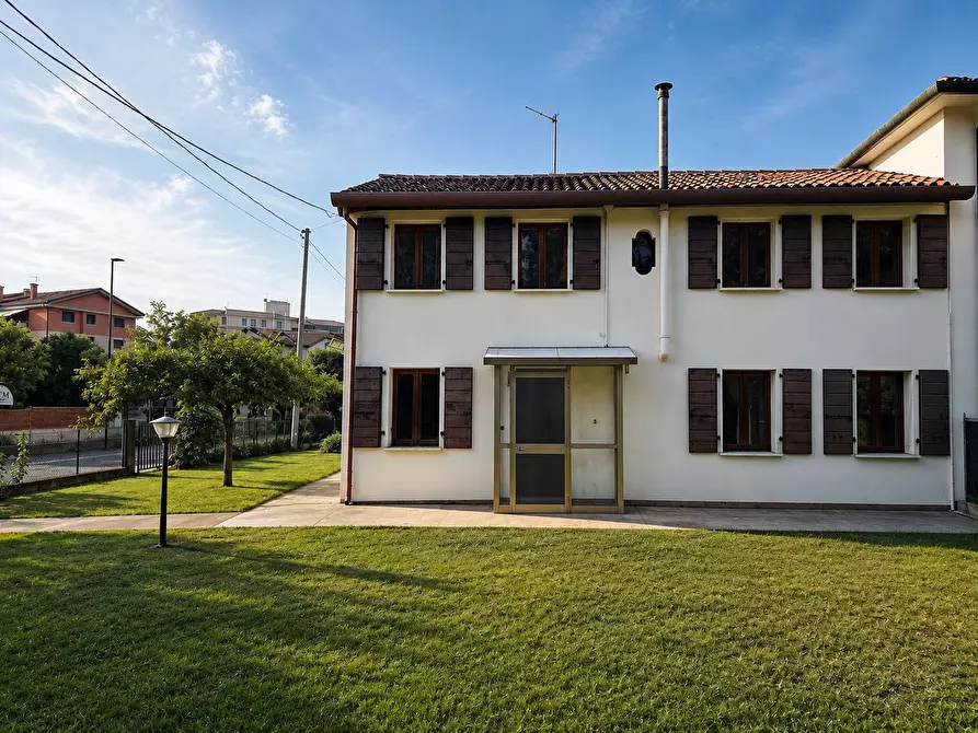 Immagine 2 di Casa semindipendente in vendita  in Via Ghirada a Treviso