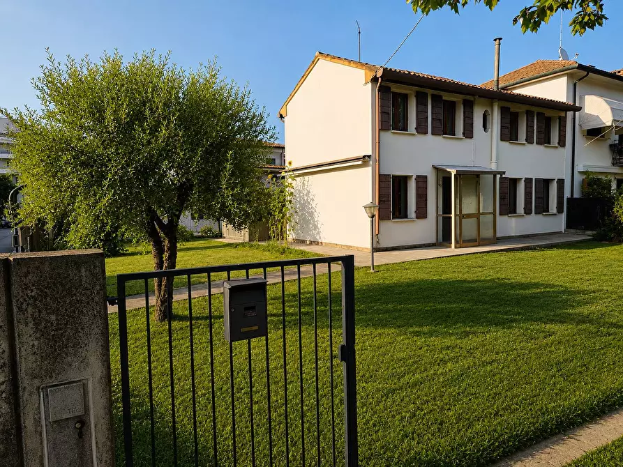 Immagine 5 di Casa semindipendente in vendita  in Via Ghirada a Treviso