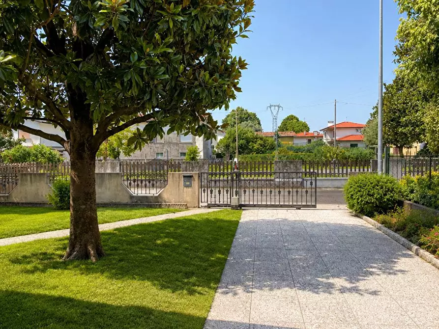 Immagine 5 di Casa semindipendente in vendita  in via monte pasubio a Spresiano