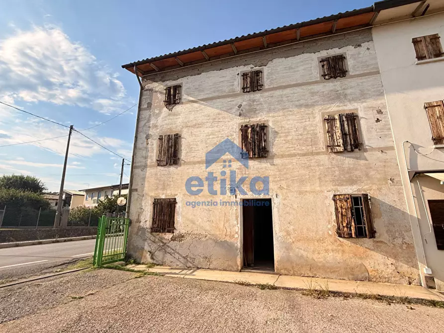 Immagine 1 di Casa indipendente in vendita  in VIA ROMA a Giavera Del Montello