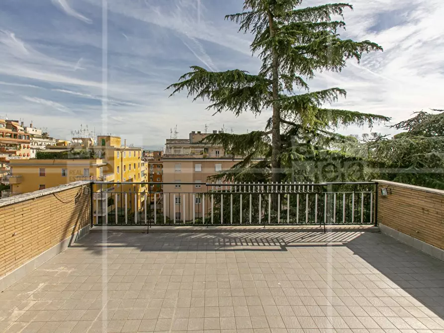 Immagine 1 di Appartamento in vendita  in POGGIO NATIVO 6 a Roma