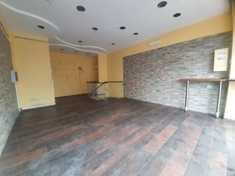 Immagine 2 di Locale commerciale in vendita  in Via Amico Aspertini 247 a Roma