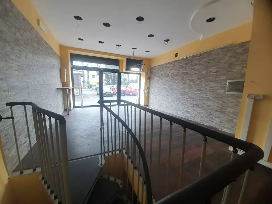 Immagine 4 di Locale commerciale in vendita  in Via Amico Aspertini 247 a Roma