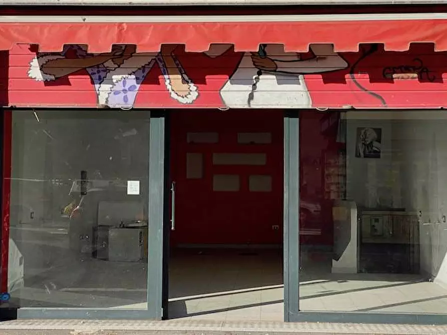 Immagine 9 di Locale commerciale in vendita  in Via Amico Aspertini 247 a Roma