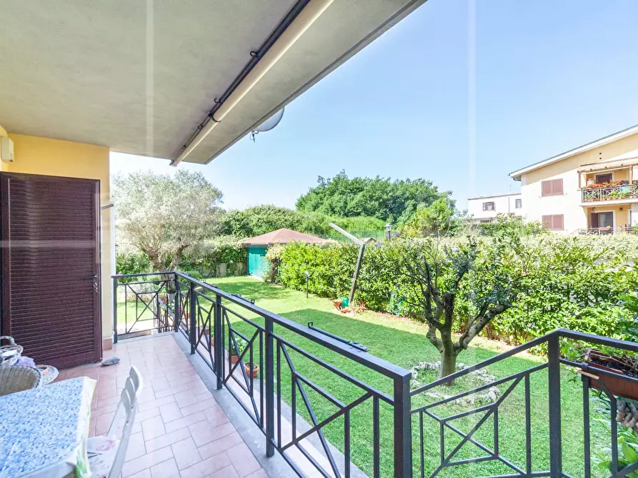 Immagine 22 di Appartamento in vendita  in Via Quadrelle 42 a Roma