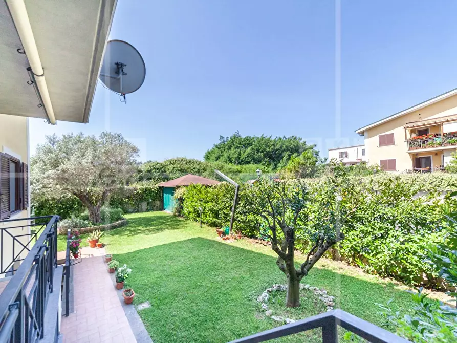 Immagine 25 di Appartamento in vendita  in Via Quadrelle 42 a Roma