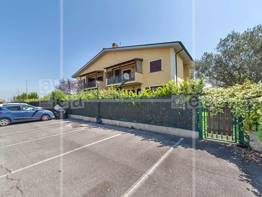 Immagine 27 di Appartamento in vendita  in Via Quadrelle 42 a Roma