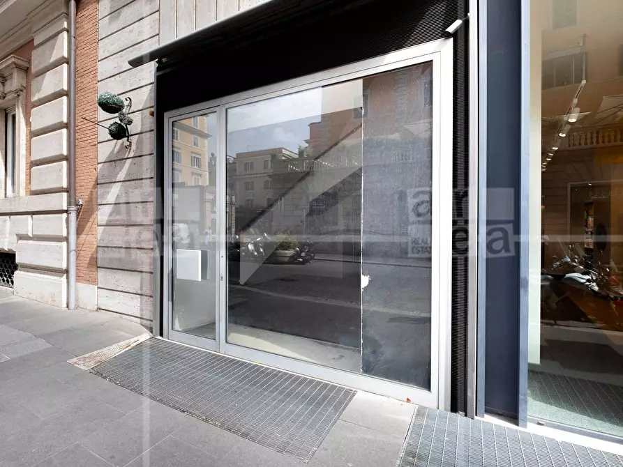 Immagine 20 di Locale commerciale in affitto  in Via Tomacelli a Roma