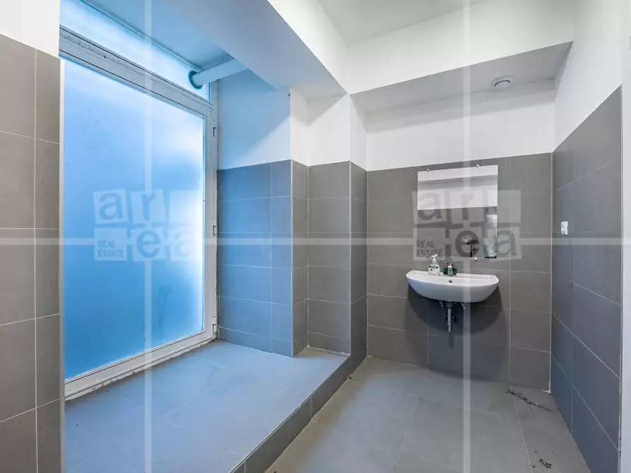 Immagine 15 di Locale commerciale in affitto  in Via Tomacelli a Roma