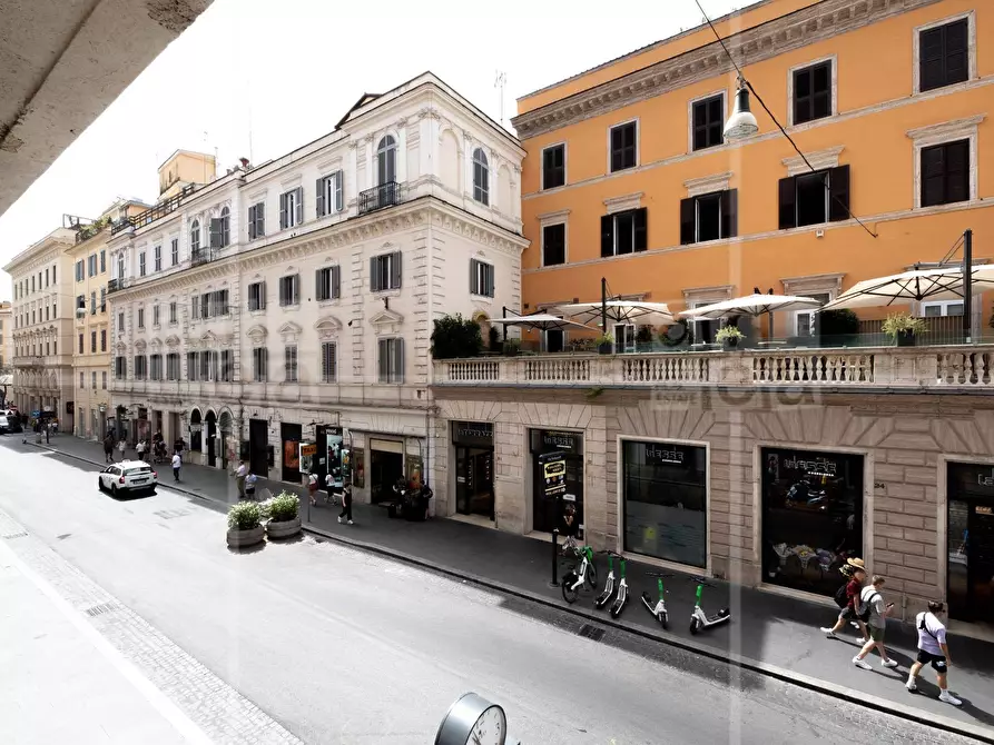 Immagine 16 di Locale commerciale in affitto  in Via Tomacelli a Roma