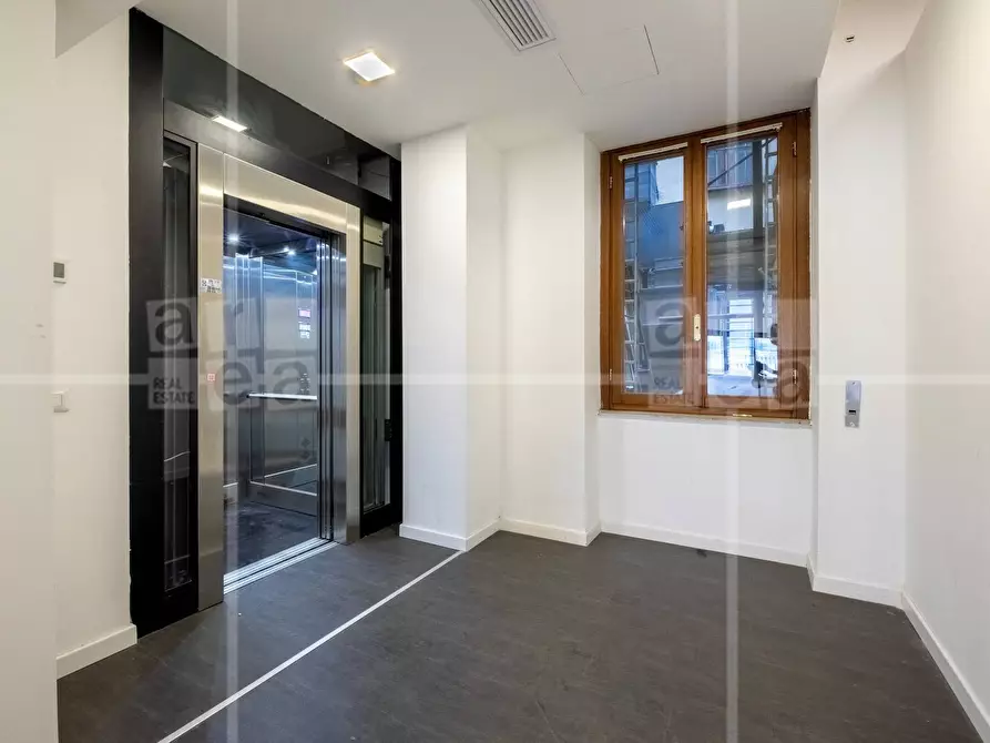 Immagine 8 di Locale commerciale in affitto  in Via Tomacelli a Roma