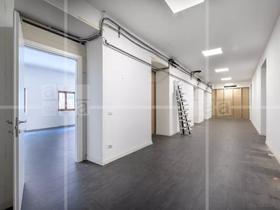 Immagine 13 di Locale commerciale in affitto  in Via Tomacelli a Roma