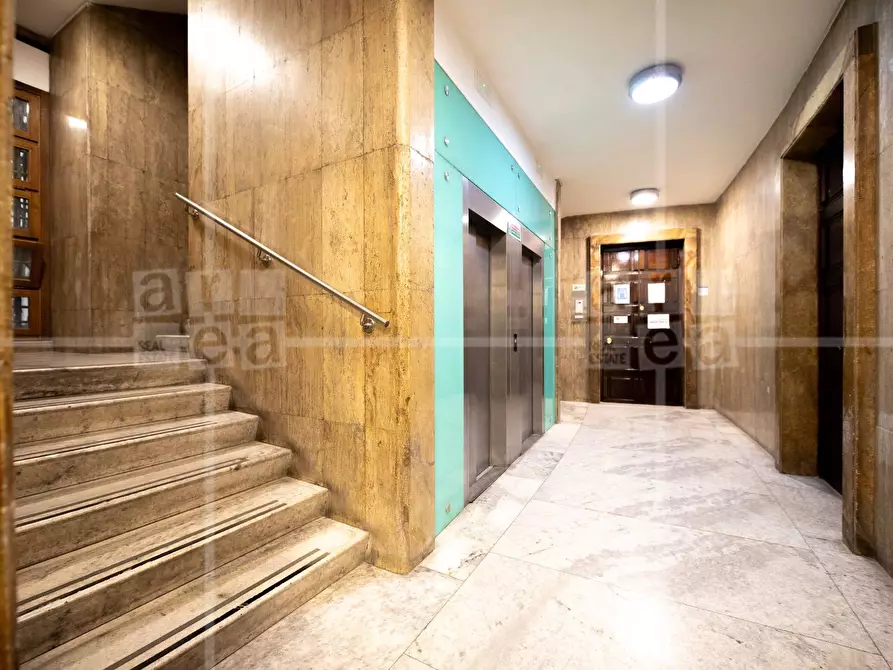 Immagine 18 di Locale commerciale in affitto  in Via Tomacelli a Roma