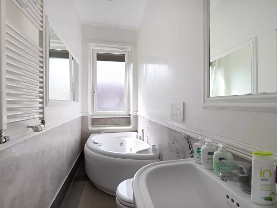 Immagine 21 di Appartamento in vendita  in Via Sesto Celere 9 a Roma