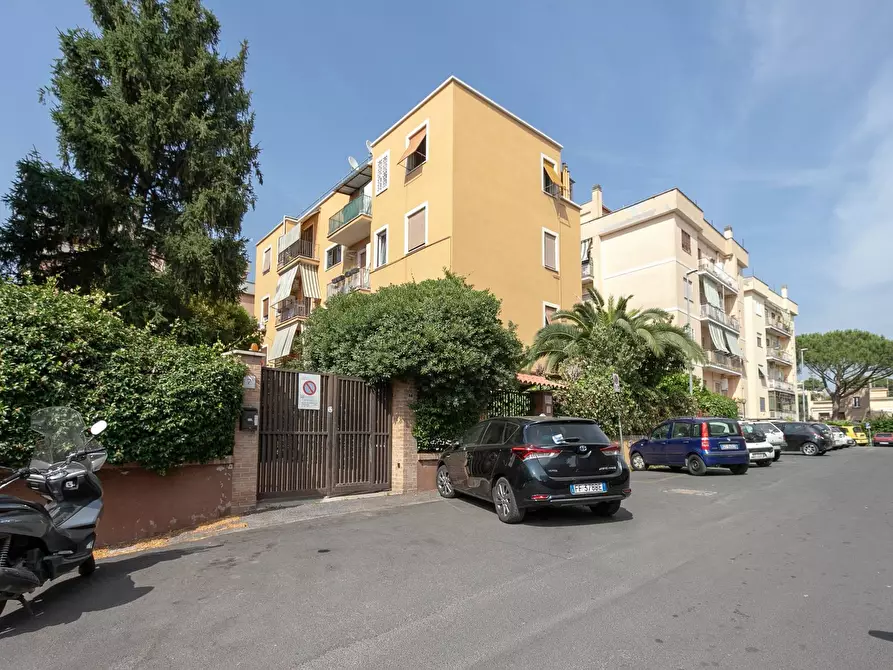 Immagine 33 di Appartamento in vendita  in Via Sesto Celere 9 a Roma