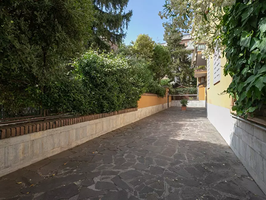 Immagine 31 di Appartamento in vendita  in Via Sesto Celere 9 a Roma