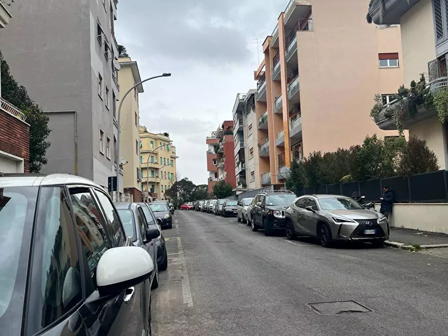 Immagine 20 di Locale commerciale in vendita  in Via Ambrogio Traversari 66A a Roma