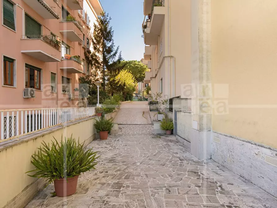 Immagine 24 di Appartamento in vendita  in Largo Alfredo Oriani 7 a Roma