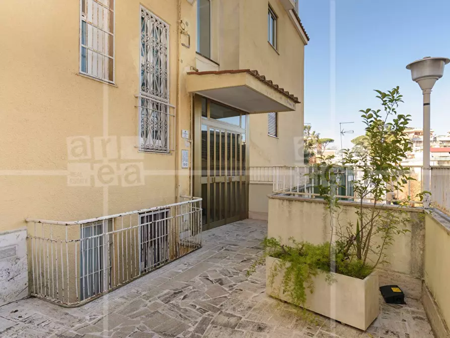 Immagine 25 di Appartamento in vendita  in Largo Alfredo Oriani 7 a Roma