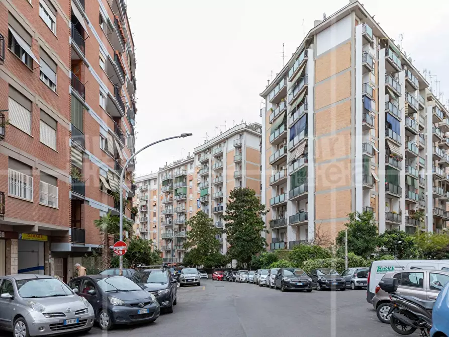 Immagine 1 di Appartamento in vendita  in Via Pasquale Revoltella 41 a Roma