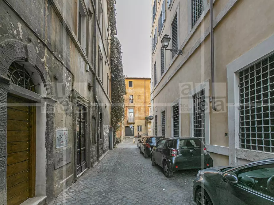 Immagine 1 di Appartamento in vendita  in Via Di San Salvatore In Campo a Roma