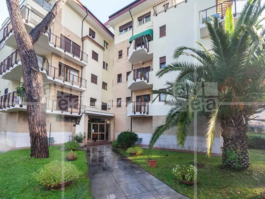 Immagine 27 di Appartamento in affitto  in Via Fiera Di Primiero 20 a Roma