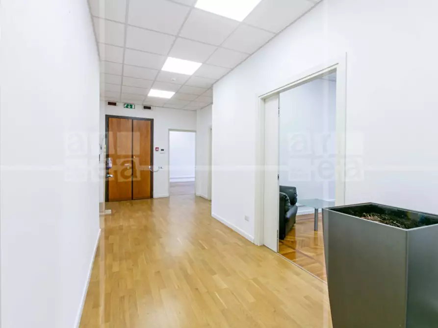 Immagine 29 di Ufficio in affitto  in Via Barberini a Roma