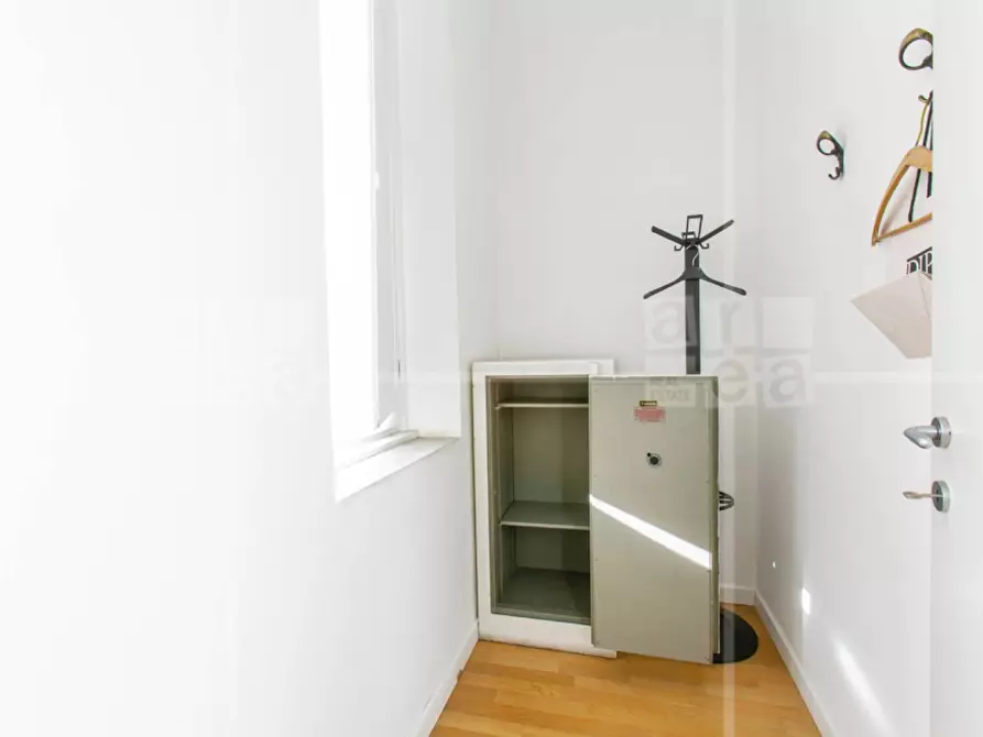 Immagine 6 di Ufficio in affitto  in Via Barberini a Roma