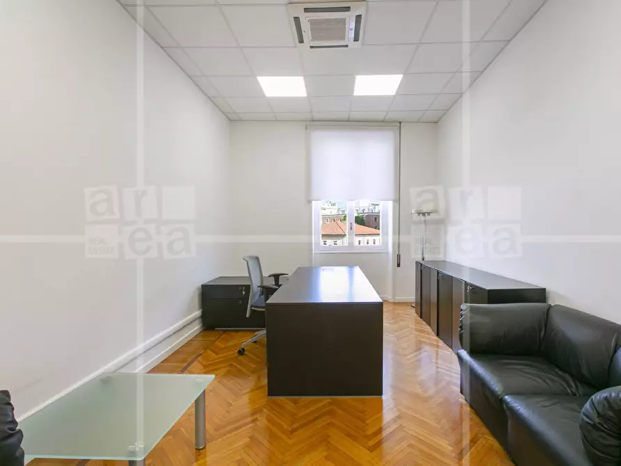 Immagine 10 di Ufficio in affitto  in Via Barberini a Roma