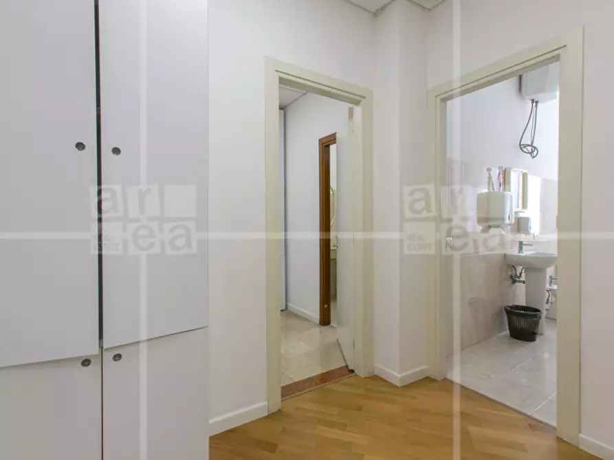Immagine 13 di Ufficio in affitto  in Via Barberini a Roma
