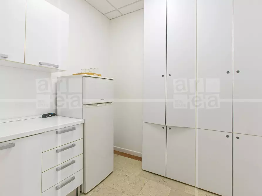 Immagine 16 di Ufficio in affitto  in Via Barberini a Roma