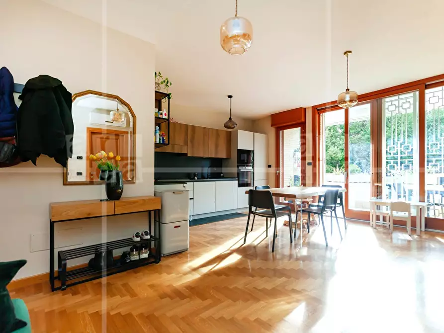 Immagine 1 di Appartamento in vendita  in Via Riva Ligure a Roma