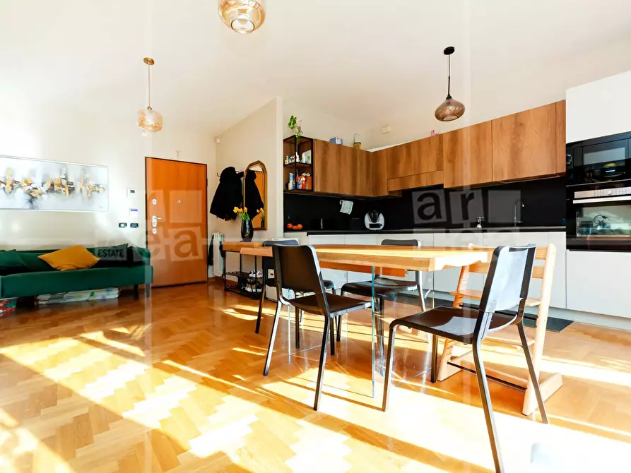 Immagine 3 di Appartamento in vendita  in Via Riva Ligure a Roma