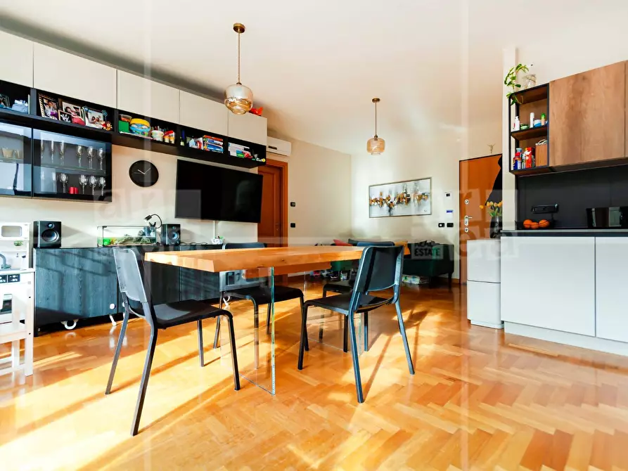 Immagine 4 di Appartamento in vendita  in Via Riva Ligure a Roma