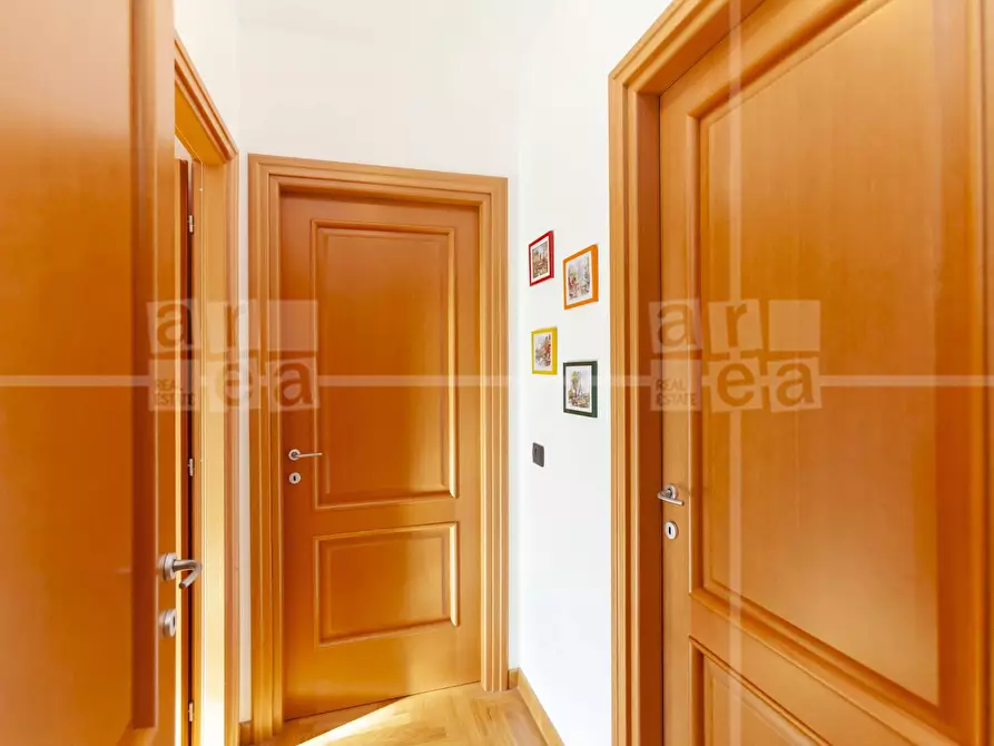 Immagine 7 di Appartamento in vendita  in Via Riva Ligure a Roma