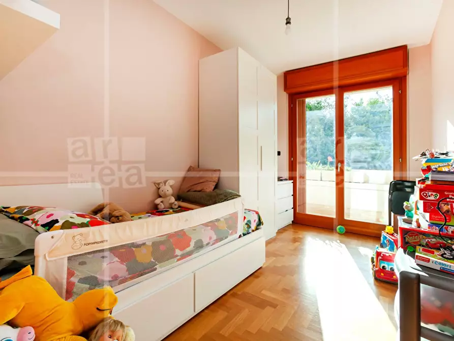 Immagine 8 di Appartamento in vendita  in Via Riva Ligure a Roma