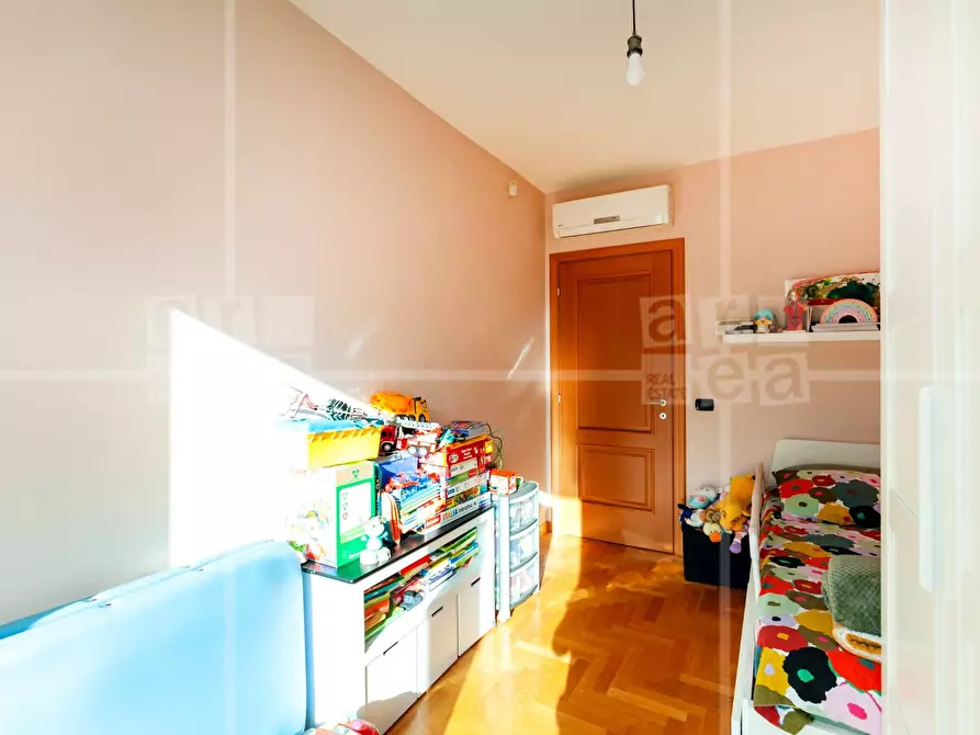 Immagine 9 di Appartamento in vendita  in Via Riva Ligure a Roma