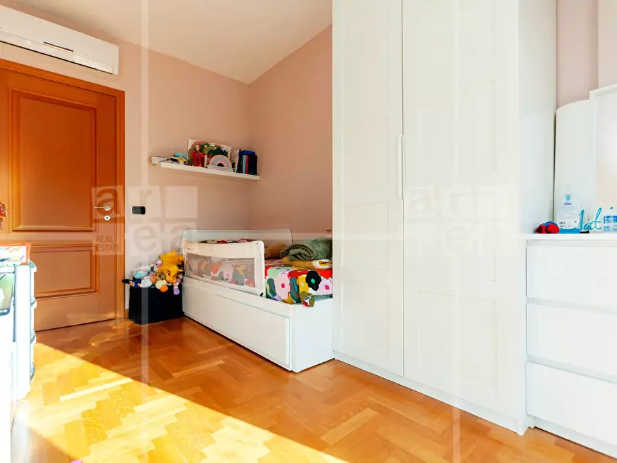 Immagine 10 di Appartamento in vendita  in Via Riva Ligure a Roma