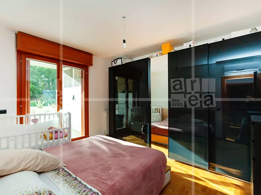 Immagine 11 di Appartamento in vendita  in Via Riva Ligure a Roma