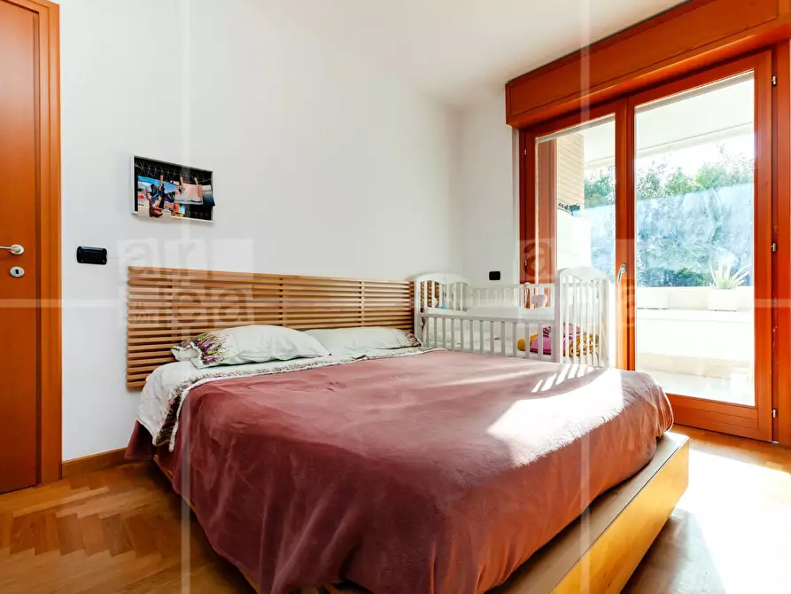 Immagine 12 di Appartamento in vendita  in Via Riva Ligure a Roma