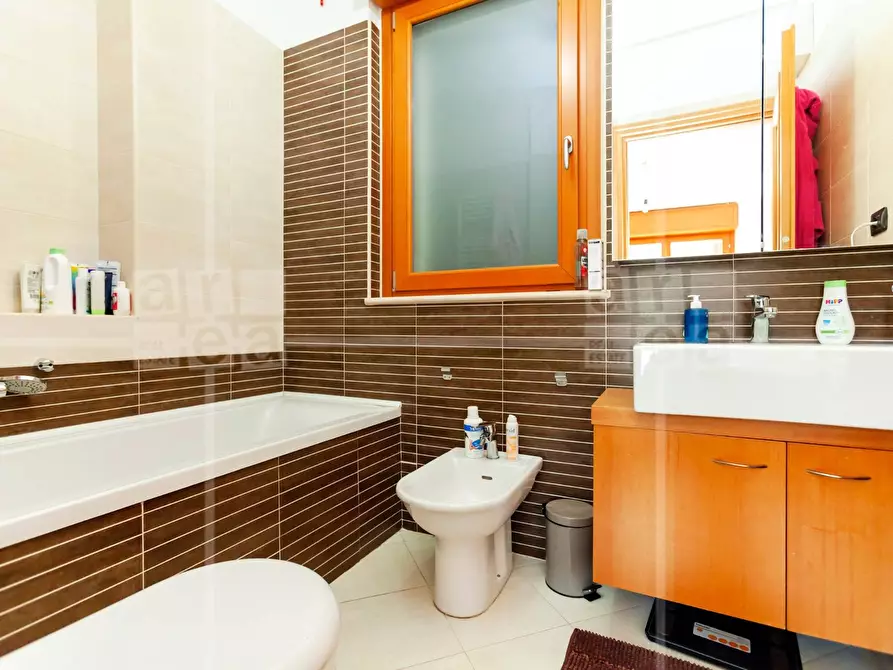 Immagine 14 di Appartamento in vendita  in Via Riva Ligure a Roma