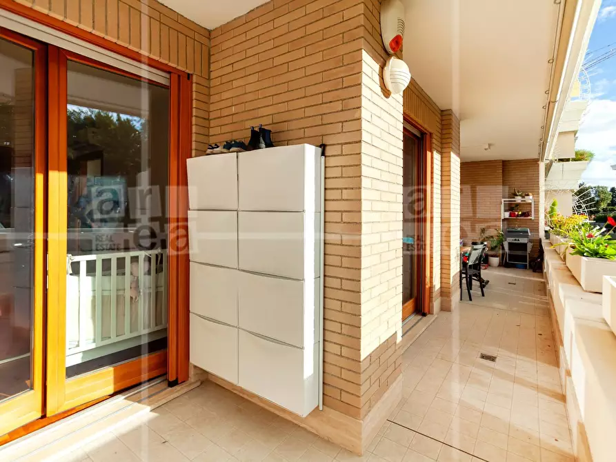 Immagine 17 di Appartamento in vendita  in Via Riva Ligure a Roma