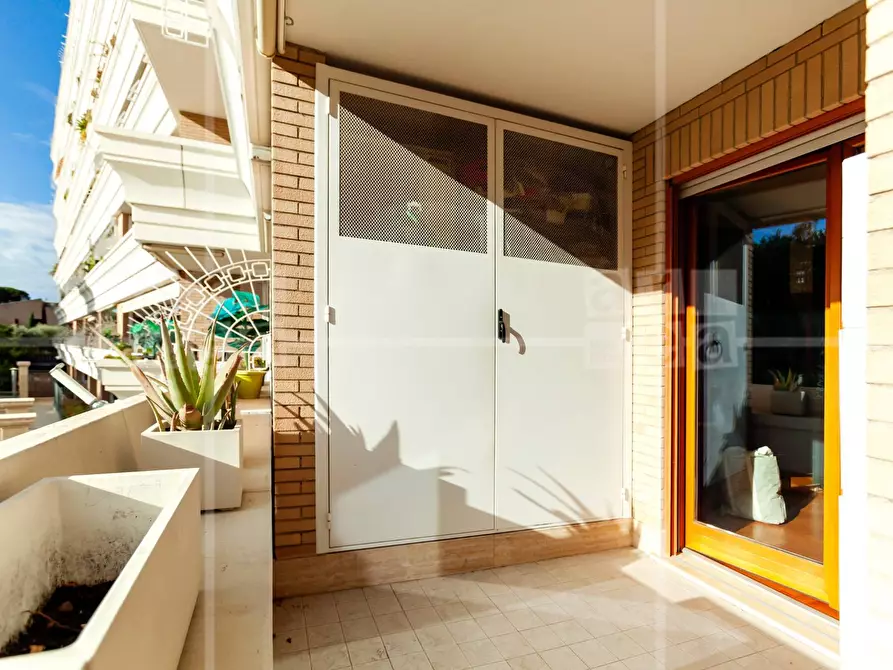 Immagine 18 di Appartamento in vendita  in Via Riva Ligure a Roma