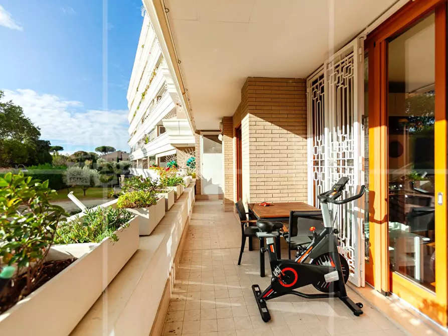 Immagine 20 di Appartamento in vendita  in Via Riva Ligure a Roma