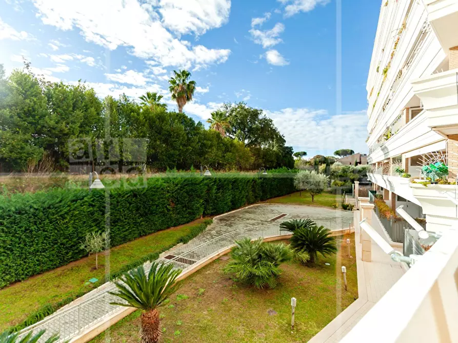 Immagine 21 di Appartamento in vendita  in Via Riva Ligure a Roma