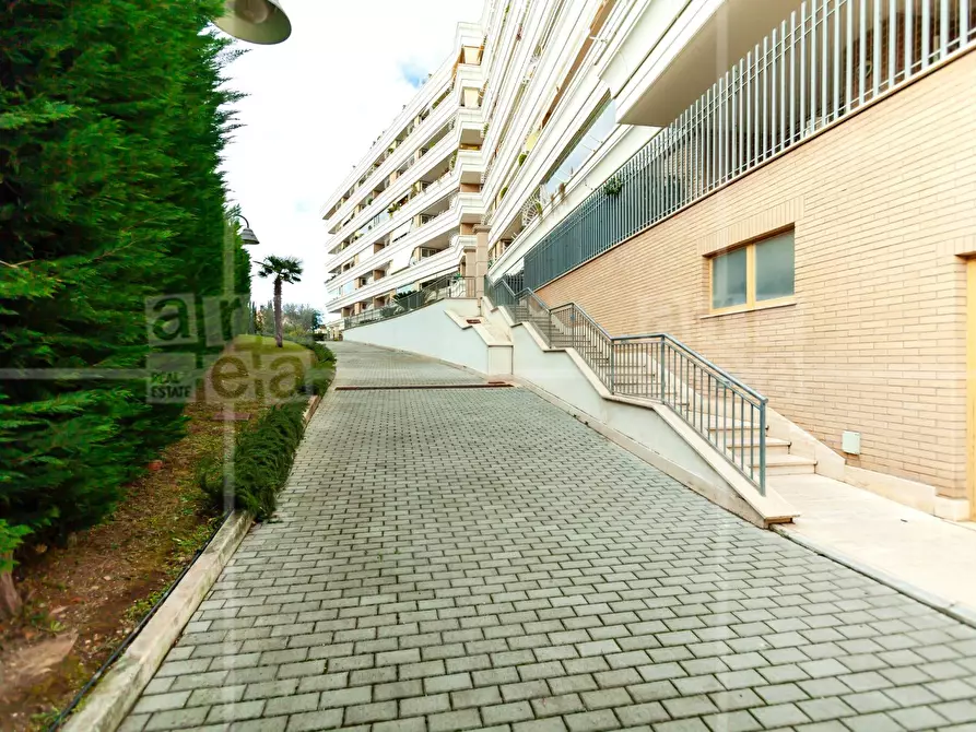 Immagine 26 di Appartamento in vendita  in Via Riva Ligure a Roma