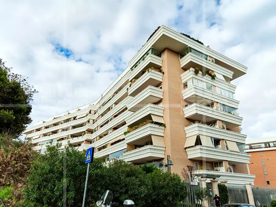 Immagine 27 di Appartamento in vendita  in Via Riva Ligure a Roma