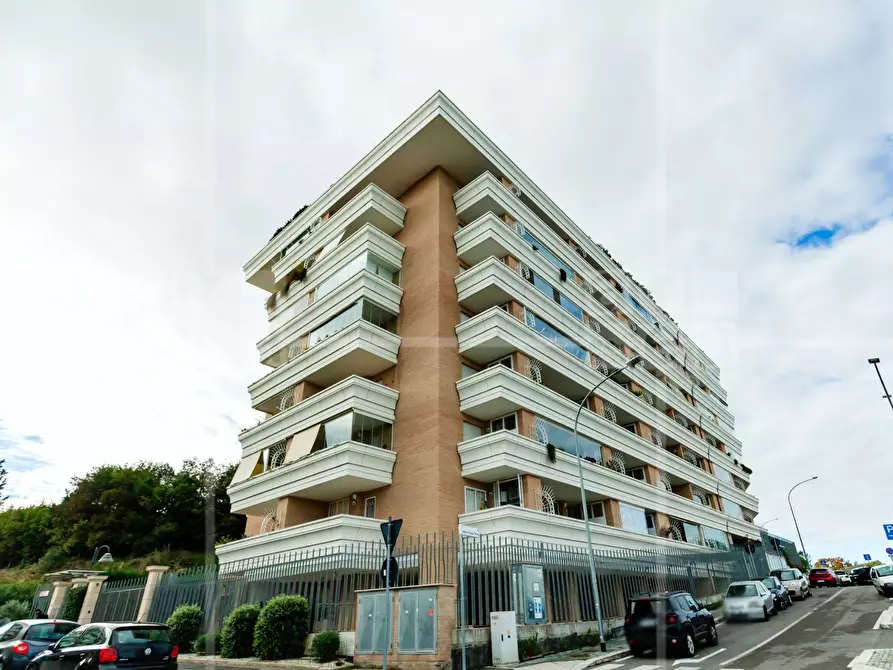 Immagine 28 di Appartamento in vendita  in Via Riva Ligure a Roma