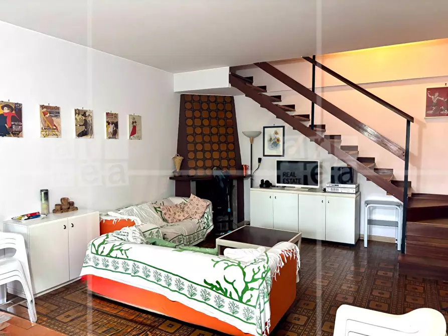 Immagine 1 di Villa in vendita  in Via Cneo Domizio a Santa Marinella