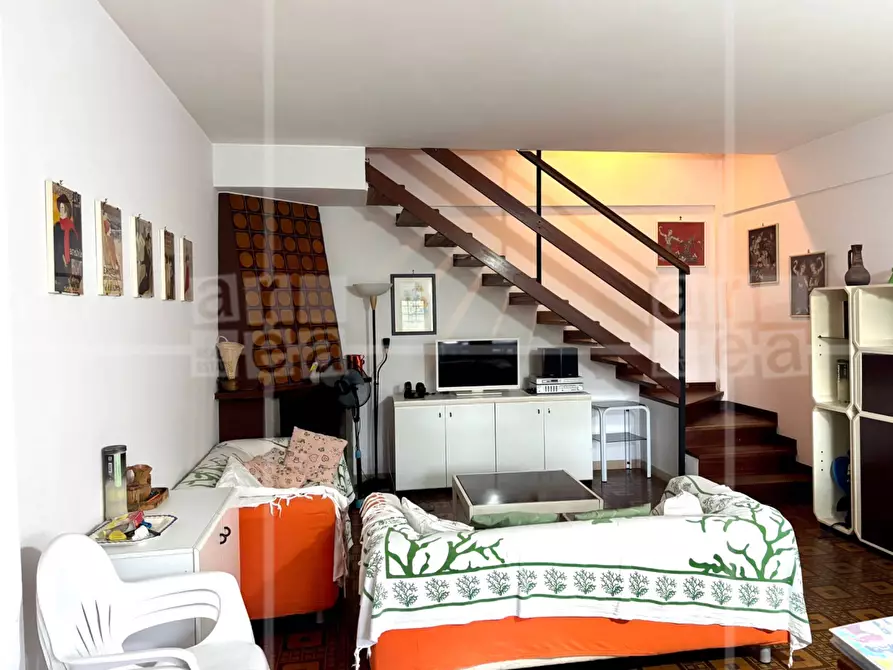 Immagine 3 di Villa in vendita  in Via Cneo Domizio a Santa Marinella